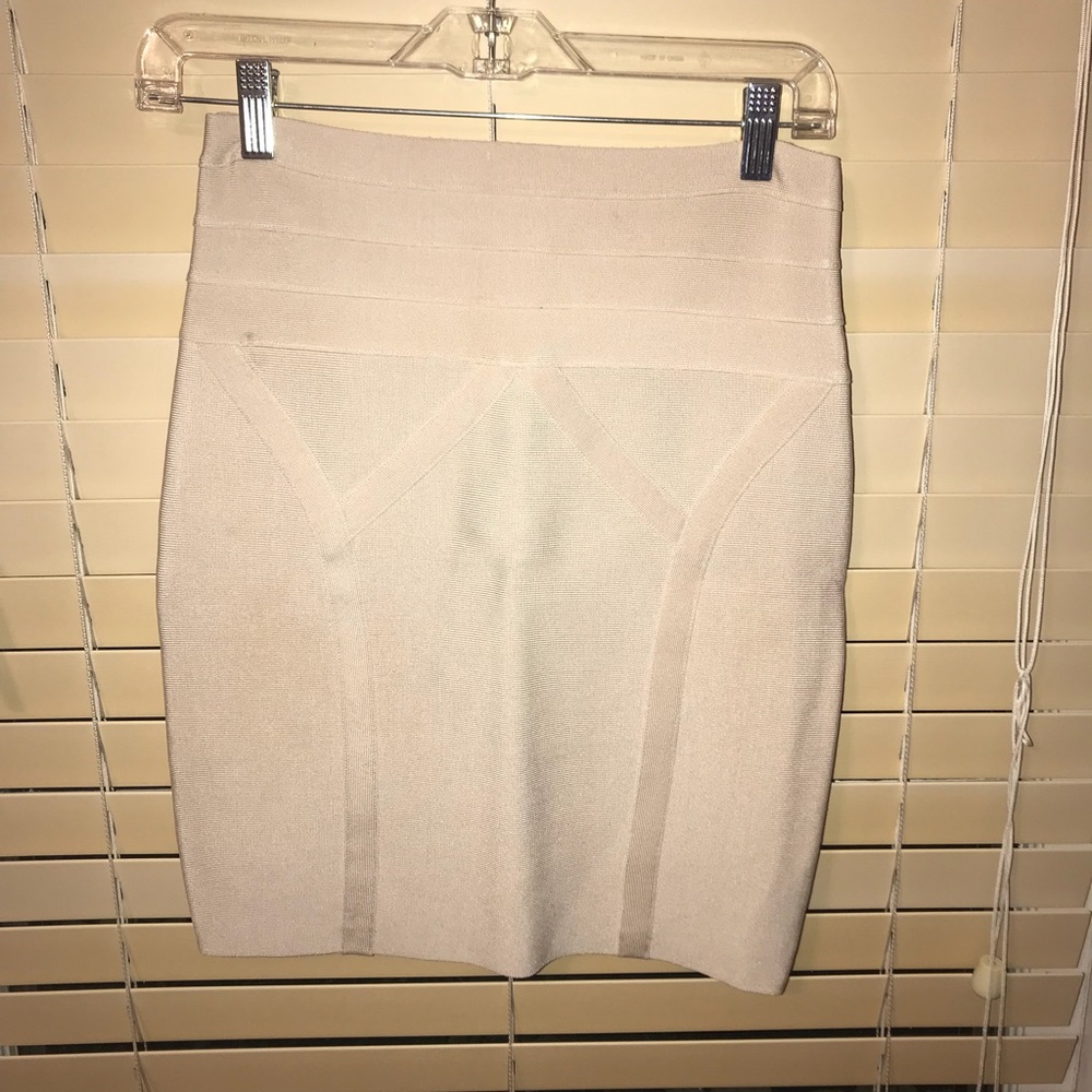 NWT Bebe bodycon nude skirt size M